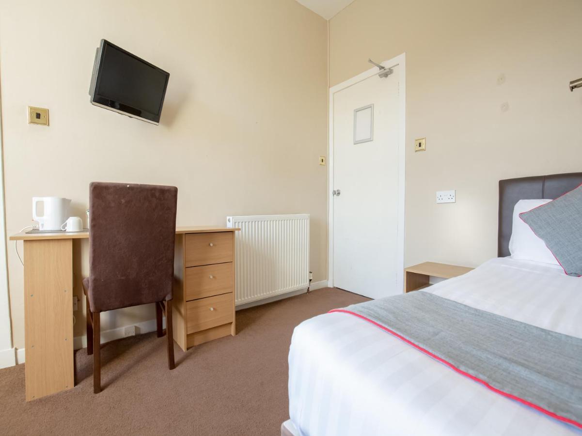 The Ben Mhor Hotel, Bar & Restaurant Grantown-on-Spey Экстерьер фото